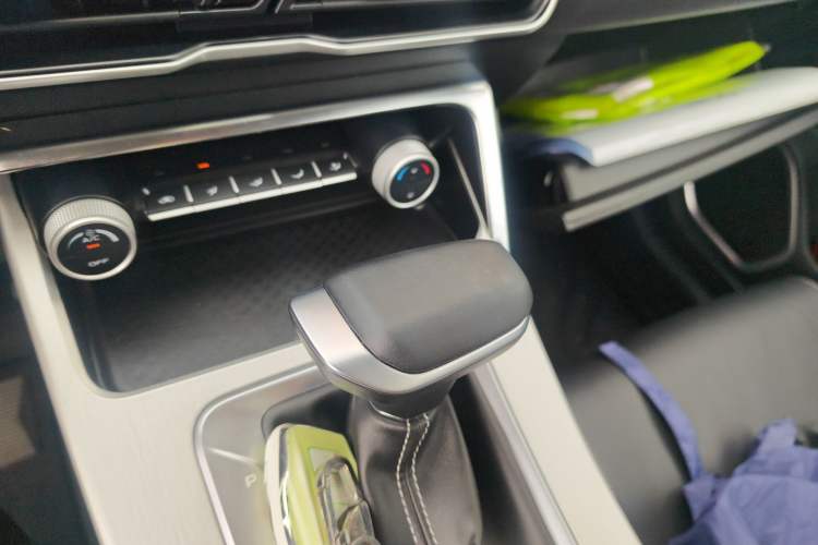 Used Geely Auto Coolray 2025 1.5L CVT Super Edition Gear Lever