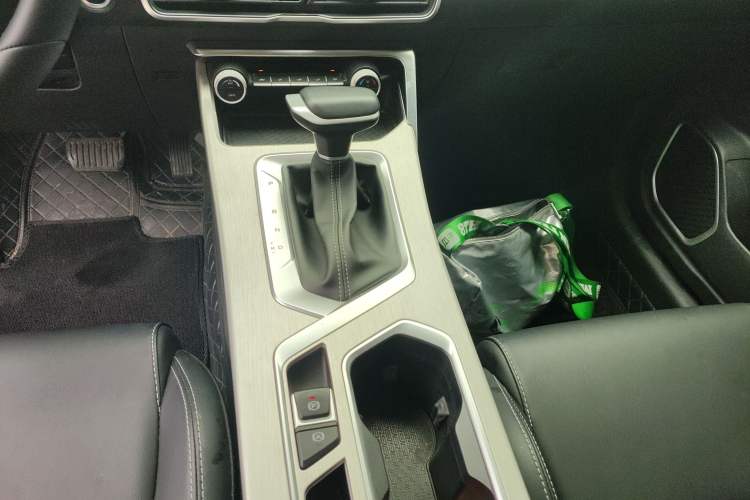 Used Geely Auto Coolray 2025 1.5L CVT Super Edition Gear Lever
