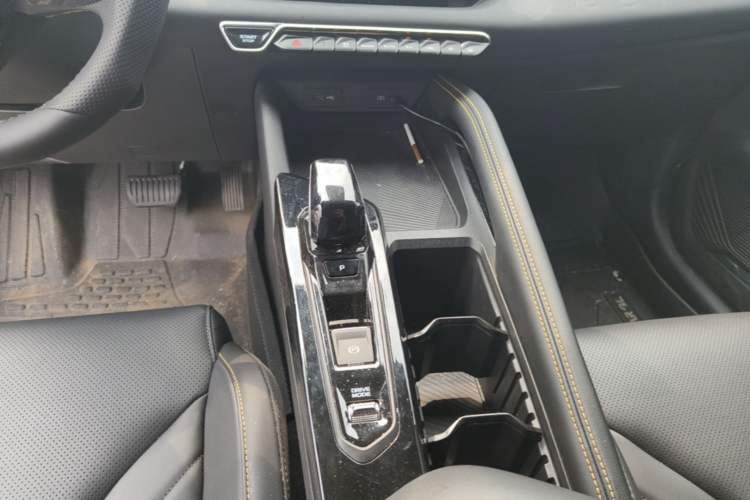 Used Geely Auto Coolray 2025 Bin Yue L 1.5T DCT Starlight Edition Gear Lever