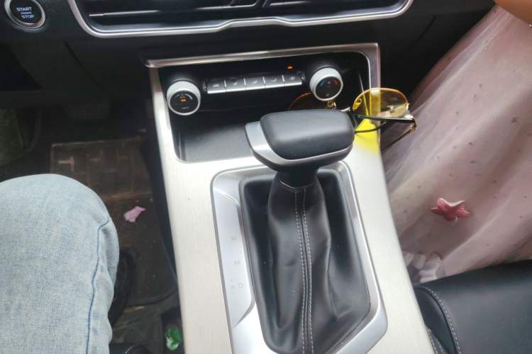 Used Geely Auto Coolray 2025 1.5L CVT Super Edition Gear Lever