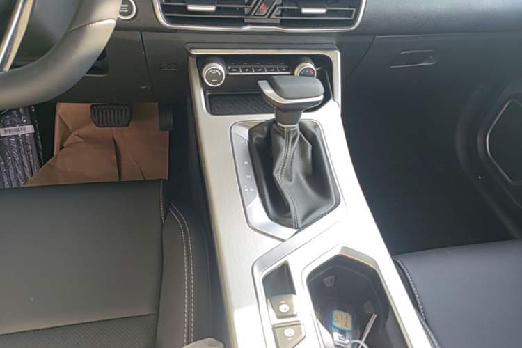 Used Geely Auto Coolray 2025 1.5L CVT Super Edition Gear Lever