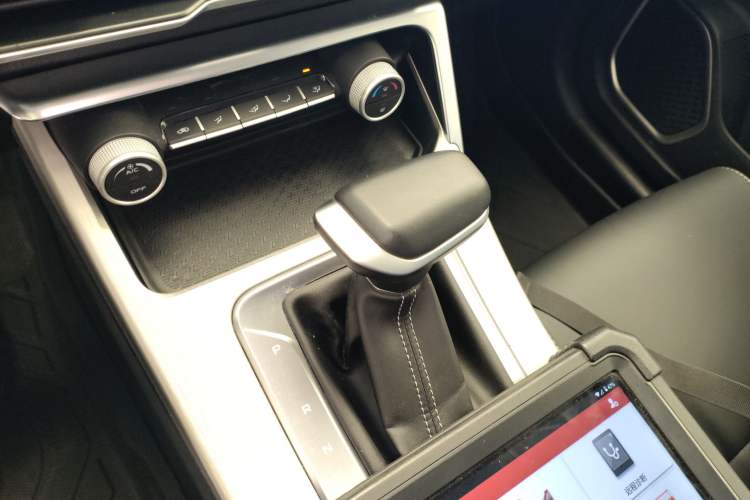 Used Geely Auto Coolray 2025 1.5L CVT Super Edition Gear Lever
