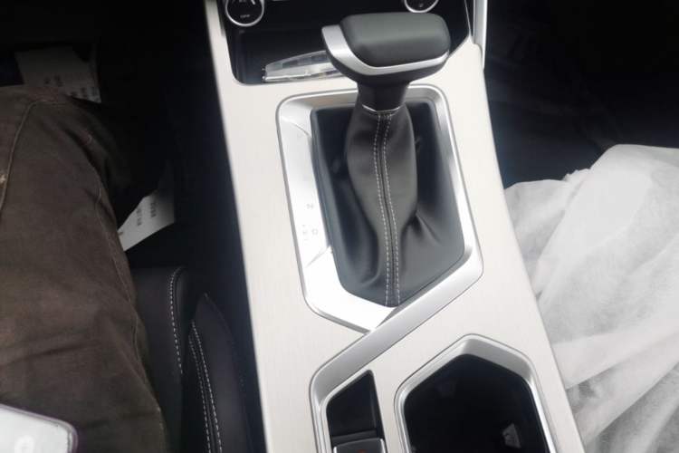 Used Geely Auto Coolray 2025 1.5L CVT Super Edition Gear Lever