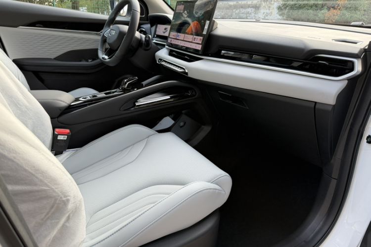 Used Geely Auto Coolray 2025 Bin Yue L 1.5T DCT Starlight Edition Interior 9