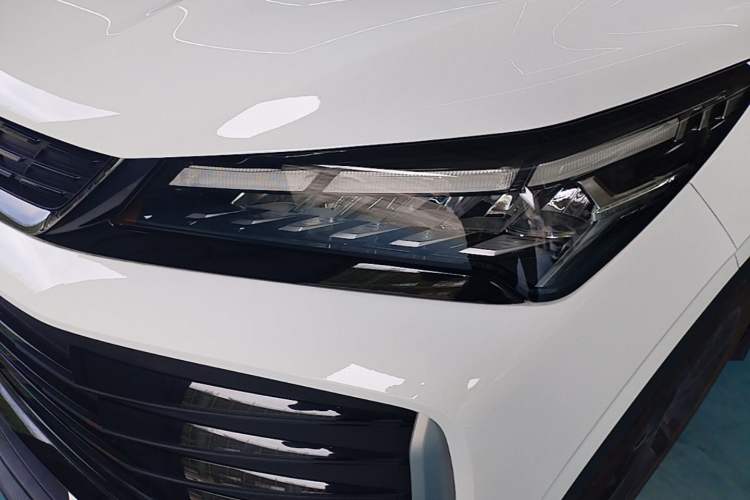 Used Geely Auto Coolray 2025 Model Bin Yue L 1.5TD DCT Battle Left Front Headlight