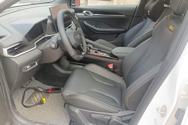 Used Geely Auto Coolray 2025 Bin Yue L 1.5T DCT Starlight Edition Left Front Seat