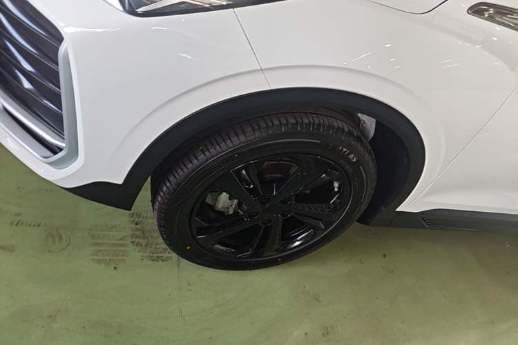 Used Geely Auto Coolray 2025 Bin Yue L 1.5T DCT Starlight Edition Left Front Wheel Hub