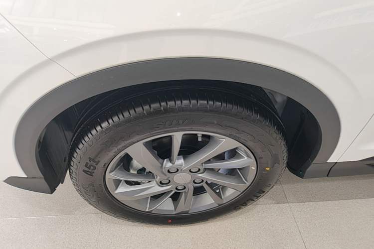 Used Geely Auto Coolray 2025 Bin Yue L 1.5TD DCT Star Diamond Left Front Wheel Hub