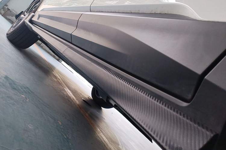 Used Geely Auto Coolray 2025 Model Bin Yue L 1.5TD DCT Battle Left Side Sill