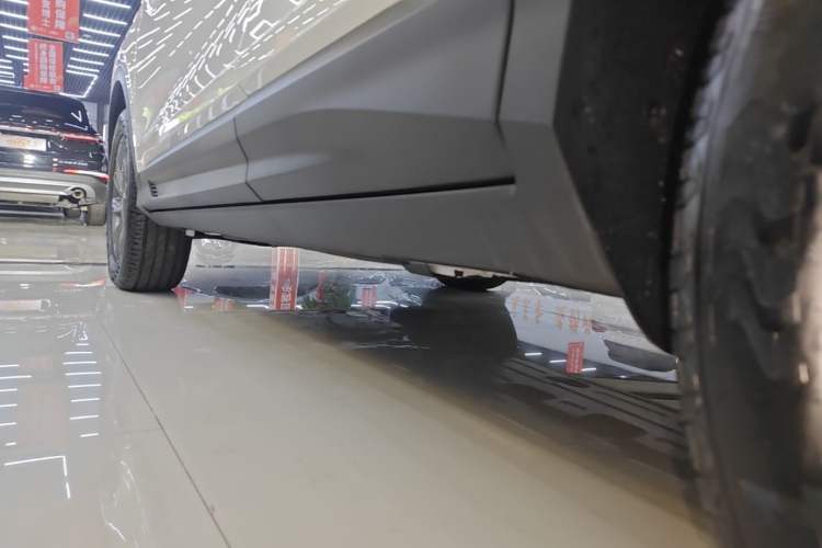 Used Geely Auto Coolray 2025 Bin Yue L 1.5TD DCT Beyond Edition Left Side Sill