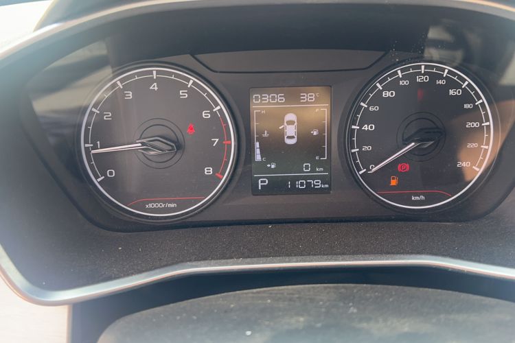 Used Geely Auto Coolray 2025 1.5L CVT Super Edition Odometer Close Up