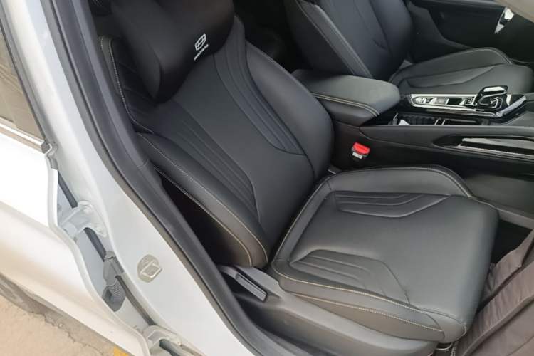 Used Geely Auto Coolray 2025 Bin Yue L 1.5T DCT Starlight Edition Right Front Seat