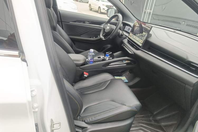 Used Geely Auto Coolray 2025 Bin Yue L 1.5T DCT Starlight Edition Right Front Seat