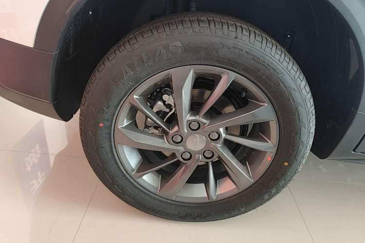 Used Geely Auto Coolray 2025 1.5L CVT Super Edition Right Rear Wheel Hub