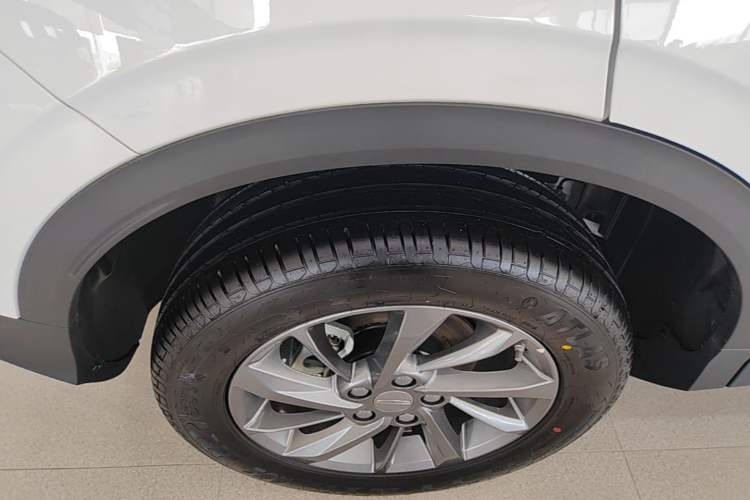 Used Geely Auto Coolray 2025 Bin Yue L 1.5TD DCT Star Diamond Right Rear Wheel Hub