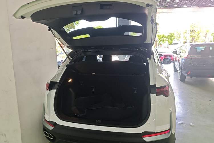 Used Geely Auto Coolray 2025 Bin Yue L 1.5T DCT Starlight Edition Trunk