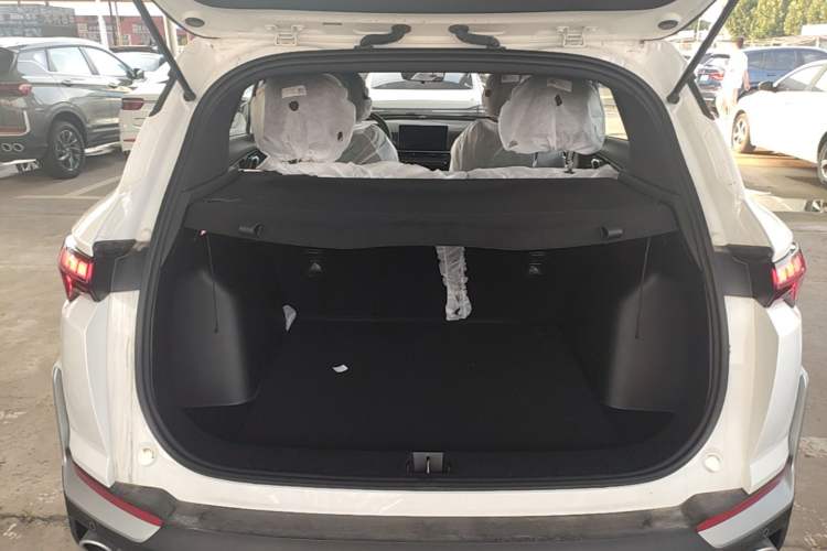 Used Geely Auto Coolray 2025 Bin Yue L 1.5TD DCT Beyond Edition Trunk