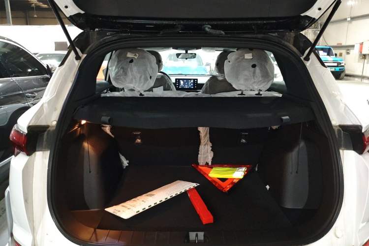 Used Geely Auto Coolray 2025 Bin Yue L 1.5TD DCT Beyond Edition Trunk