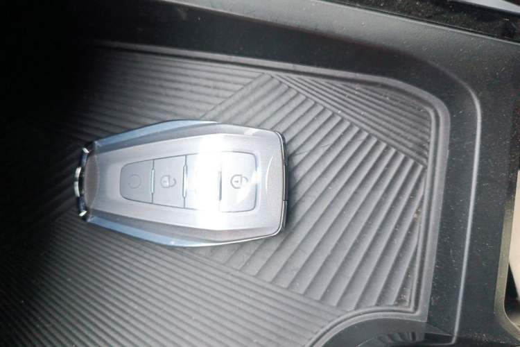 Used Geely Auto Coolray 2025 Bin Yue L 1.5TD DCT Beyond Edition Vehicle Key