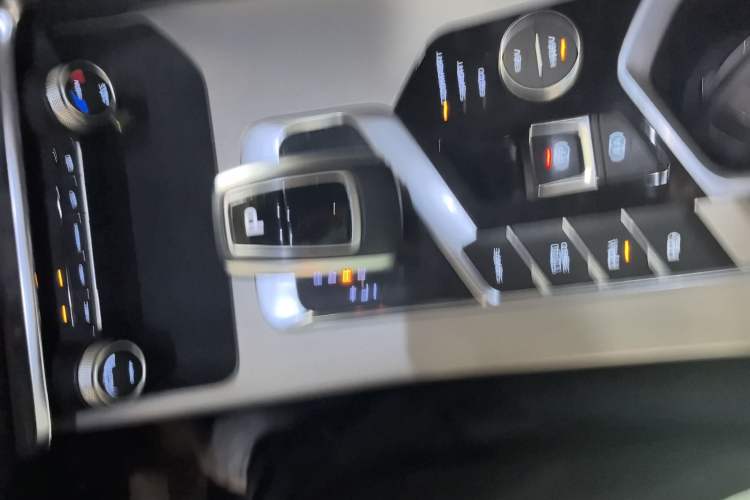 Used Geely Auto Coolray New Energy 2019 260T DCT Battle Gear Lever