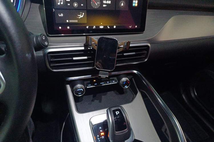 Used Geely Auto Coolray New Energy 2019 260T DCT Knight Audio And AC Panel