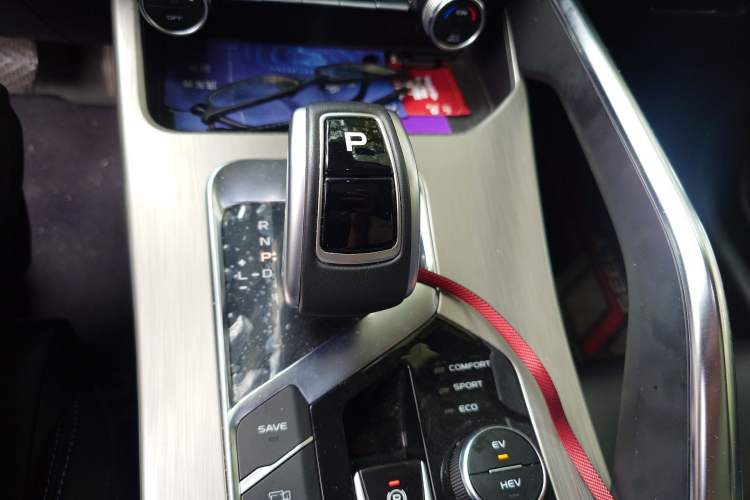 Used Geely Auto Coolray New Energy 2019 260T DCT Battle Gear Lever