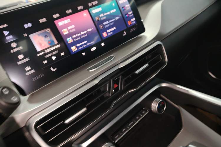 Used Geely Auto Coolray New Energy 2020 1.5T ePro Super Audio And AC Panel