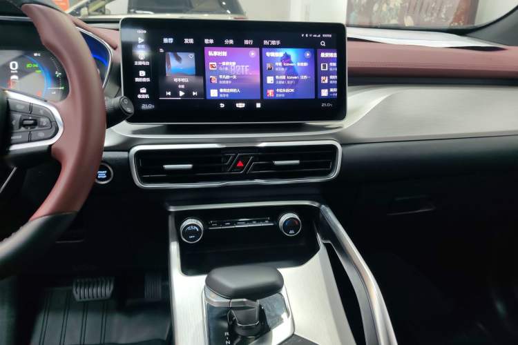Used Geely Auto Coolray New Energy 2022 1.5T ePro 85KM Starry Edition Audio And AC Panel