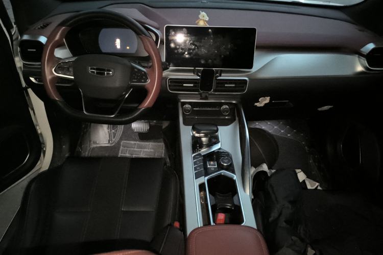 Used Geely Auto Coolray New Energy 2022 1.5T ePro 85KM Glory Edition Center Console