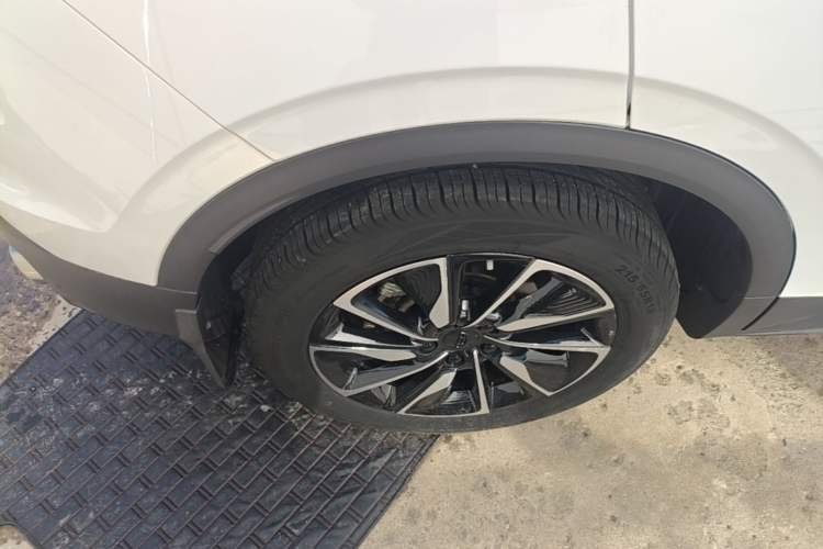 Used Geely Auto Coolray New Energy 2022 1.5T ePro 85KM Glory Edition Exterior 3