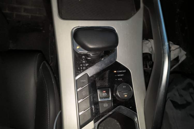 Used Geely Auto Coolray New Energy 2022 1.5T ePro 85KM Glory Edition Gear Lever