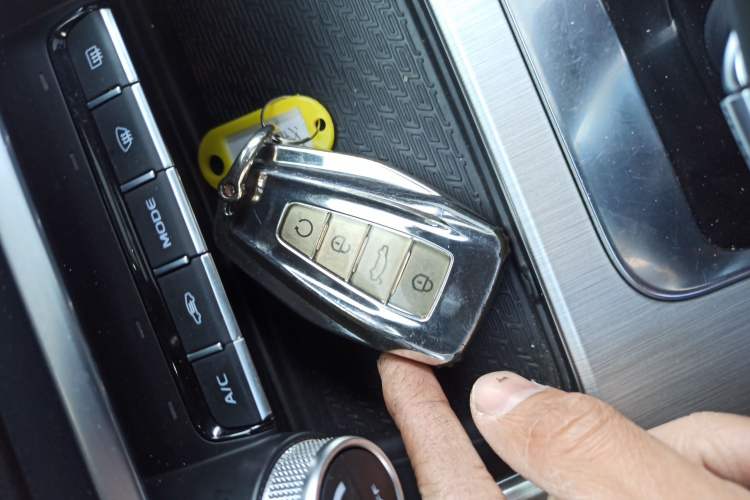 Used Geely Auto Coolray New Energy 2022 1.5T ePro 85KM Glory Edition Interior 1