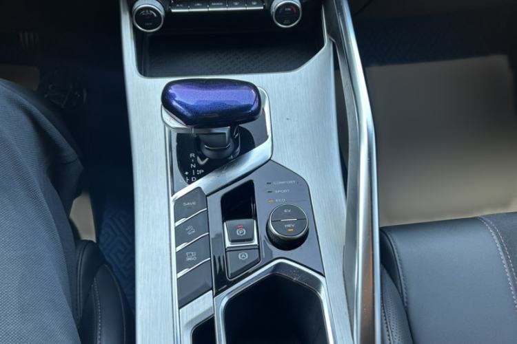 Used Geely Auto Coolray New Energy 2022 1.5T ePro 85KM Glory Edition Interior 11