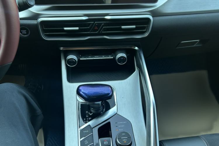 Used Geely Auto Coolray New Energy 2022 1.5T ePro 85KM Glory Edition Interior 3