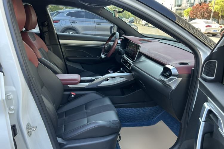 Used Geely Auto Coolray New Energy 2022 1.5T ePro 85KM Glory Edition Interior 4