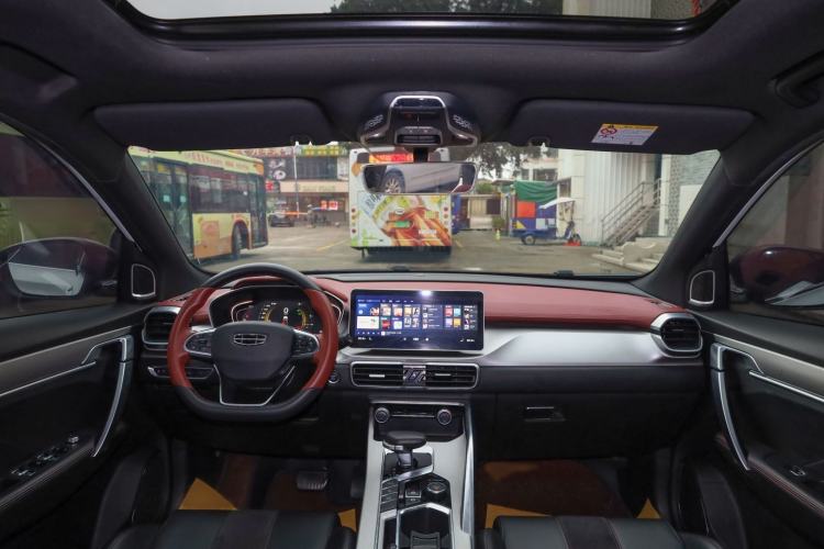 Used Geely Auto Coolray New Energy 2022 1.5T ePro 85KM Glory Edition Interior 4
