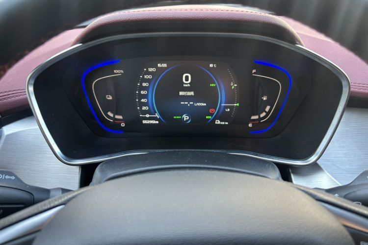 Used Geely Auto Coolray New Energy 2022 1.5T ePro 85KM Glory Edition Interior 9