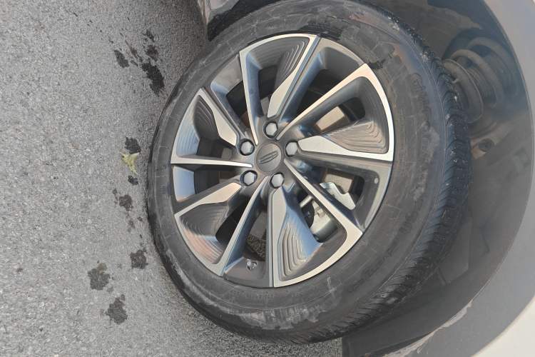 Used Geely Auto Coolray New Energy 2022 1.5T ePro 85KM Starry Edition Right Front Wheel Hub
