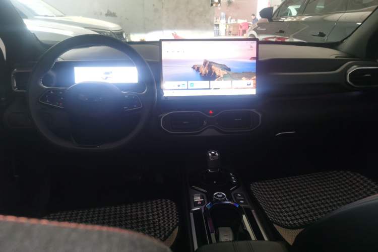 Used Geely Auto Cowboy 2025 1.5TD Fun-Offroad Version Center Console