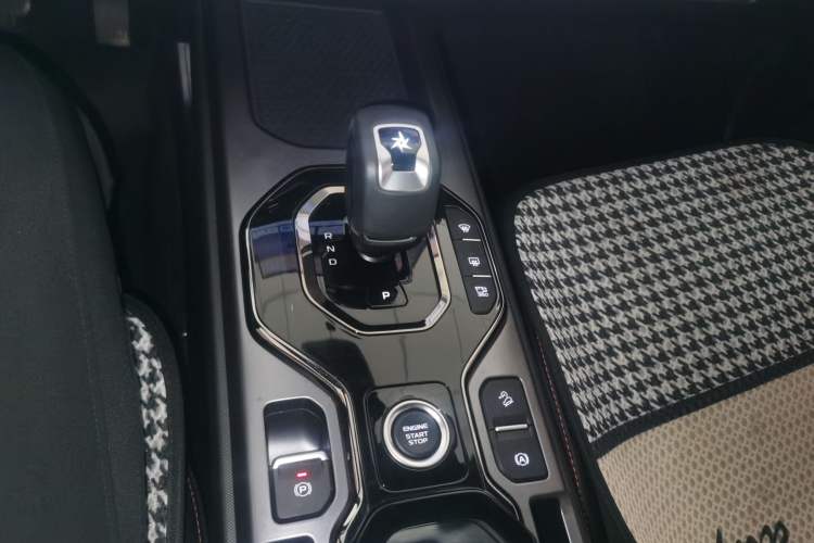 Used Geely Auto Cowboy 2025 1.5TD Fun-Offroad Version Gear Lever