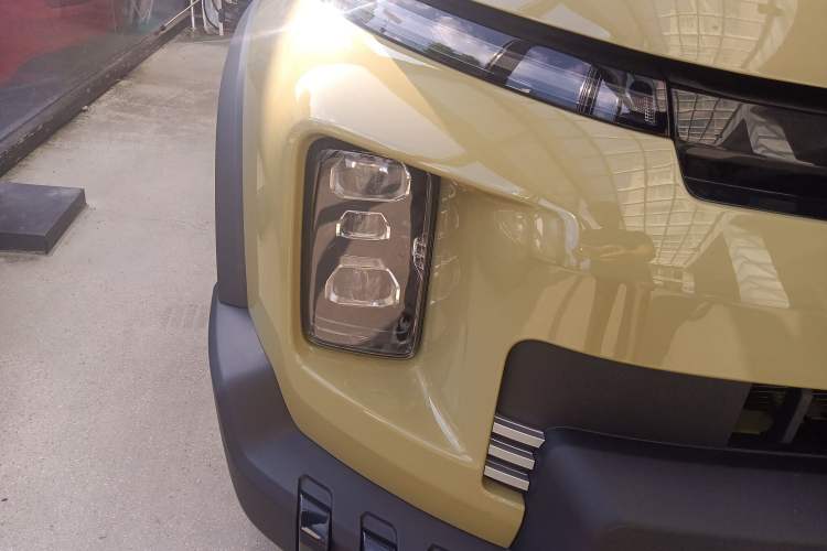 Used Geely Auto Cowboy 2025 1.5TD Fun-Offroad Version Right Front Headlight
