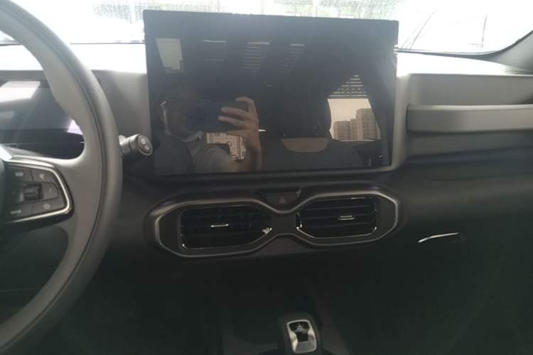 Used Geely Auto Cowboy 2025 1.5TD Fun-Offroad Version Audio And AC Panel