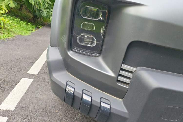 Used Geely Auto Cowboy 2025 1.5TD Fun-Offroad Version Right Front Headlight