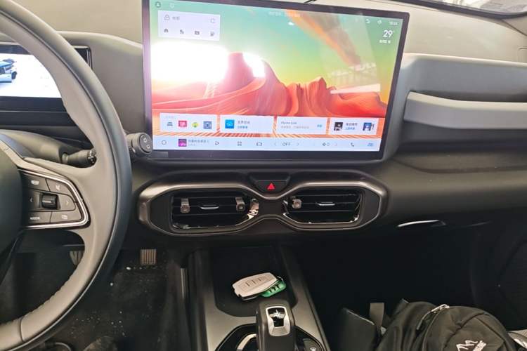 Used Geely Auto Cowboy 2025 1.5TD Fun-Offroad Version Audio And AC Panel