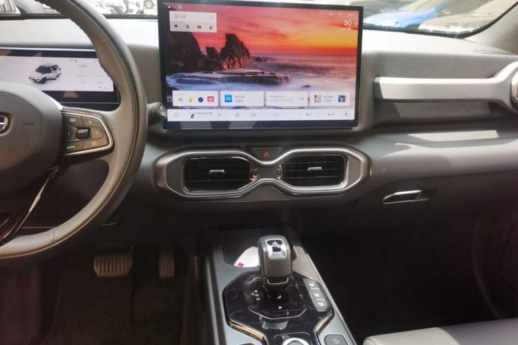 Used Geely Auto Cowboy 2025 1.5TD Fun-Offroad Version Audio And AC Panel