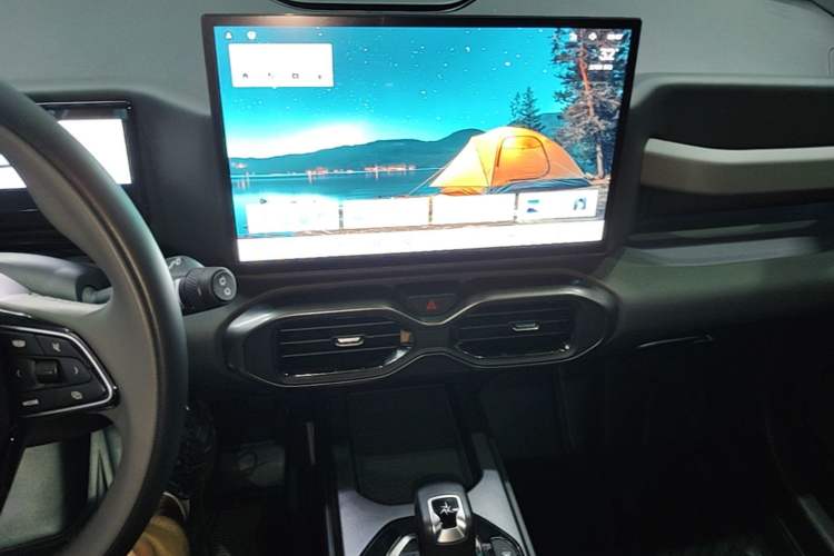 Used Geely Auto Cowboy 2025 1.5TD Fun-Offroad Version Audio And AC Panel