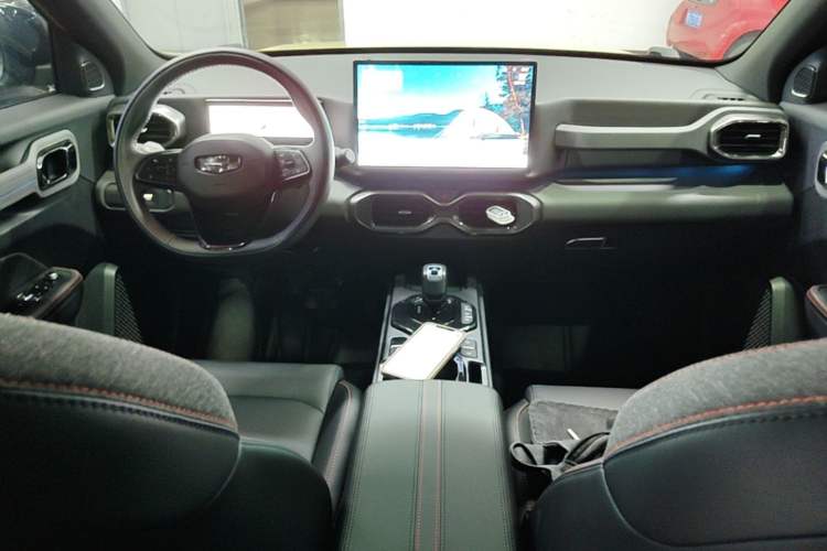 Used Geely Auto Cowboy 2025 1.5TD Fun-Offroad Version Center Console