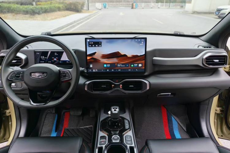 Used Geely Auto Cowboy 2025 1.5TD Trendy Play Edition Interior 1