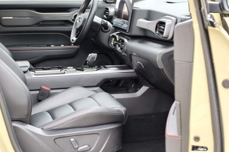 Used Geely Auto Cowboy 2025 1.5TD Fun-Offroad Version Interior 1