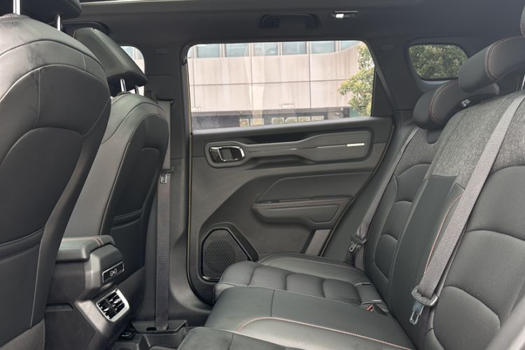 Used Geely Auto Cowboy 2025 1.5TD Trendy Play Edition Interior 3
